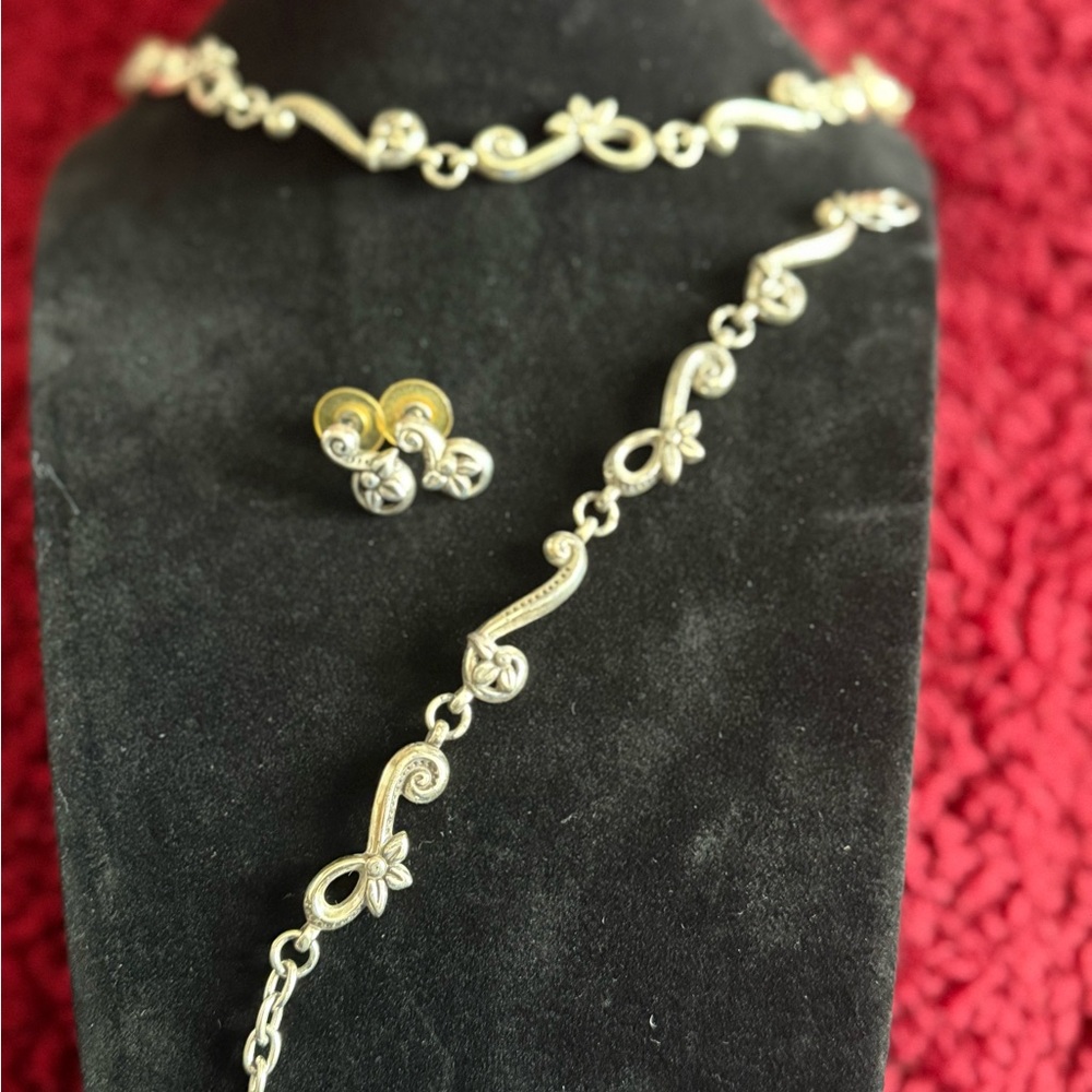 Elegant Silver Jewelry Set